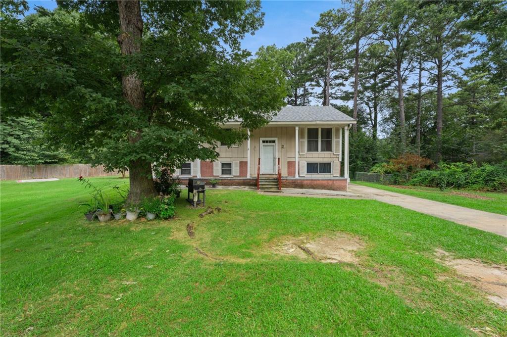 1140 Pineglen Drive Property Photo 1