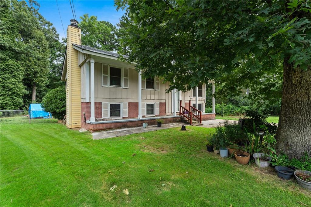 1140 Pineglen Drive Property Photo 4