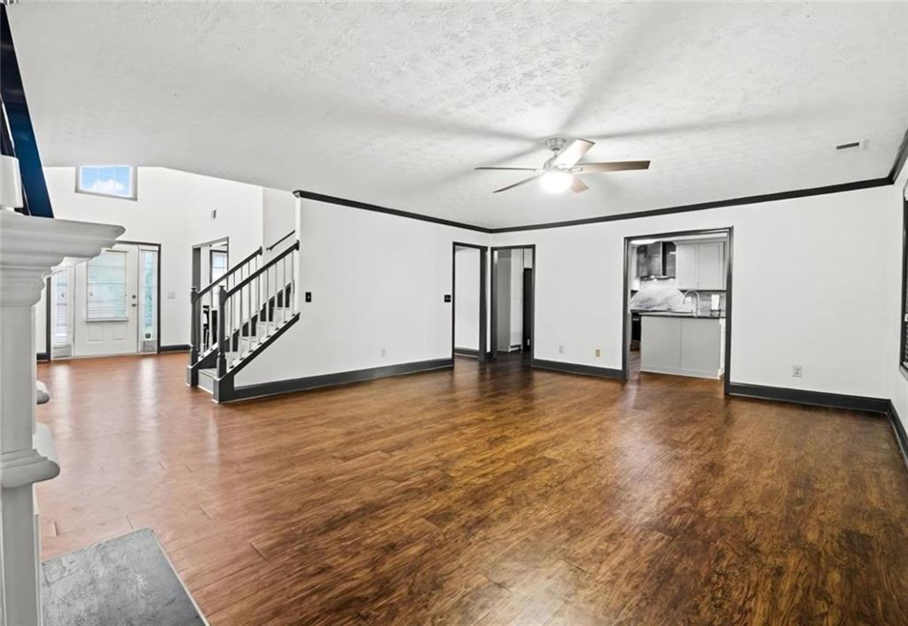 10208 Hemlock Way Property Photo 3