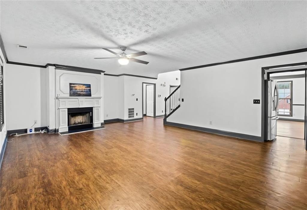 10208 Hemlock Way Property Photo 6