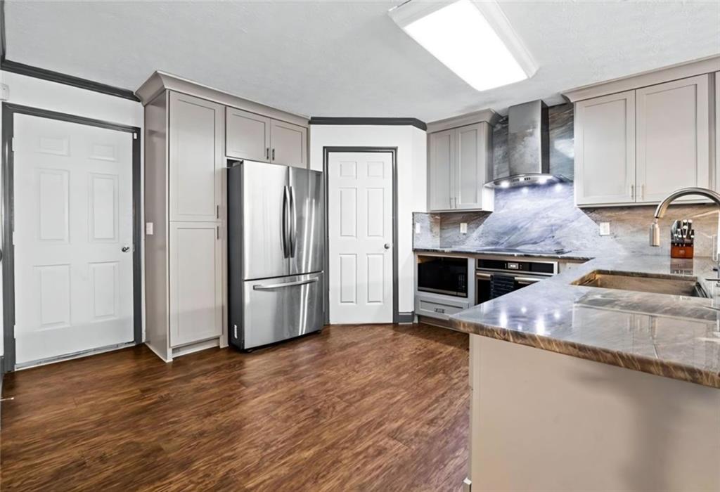 10208 Hemlock Way Property Photo 10