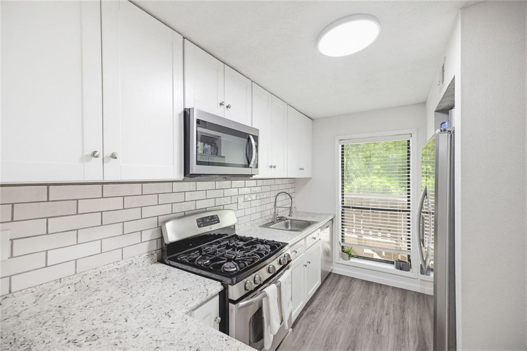 703 Woodcliff Drive Property Photo 3