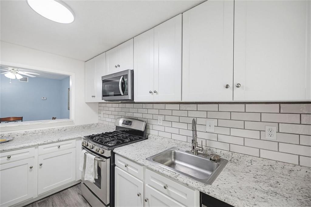 703 Woodcliff Drive Property Photo 4