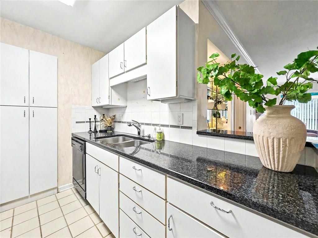 28402 Plantation Drive Ne Property Photo 11