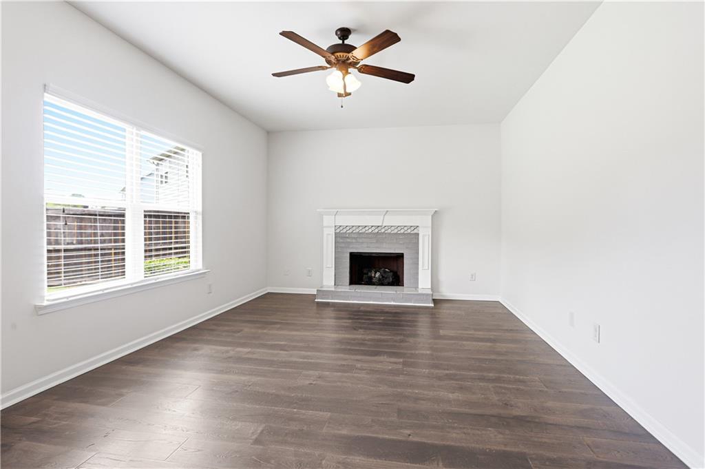 77 Hamil Court Nw Property Photo 3