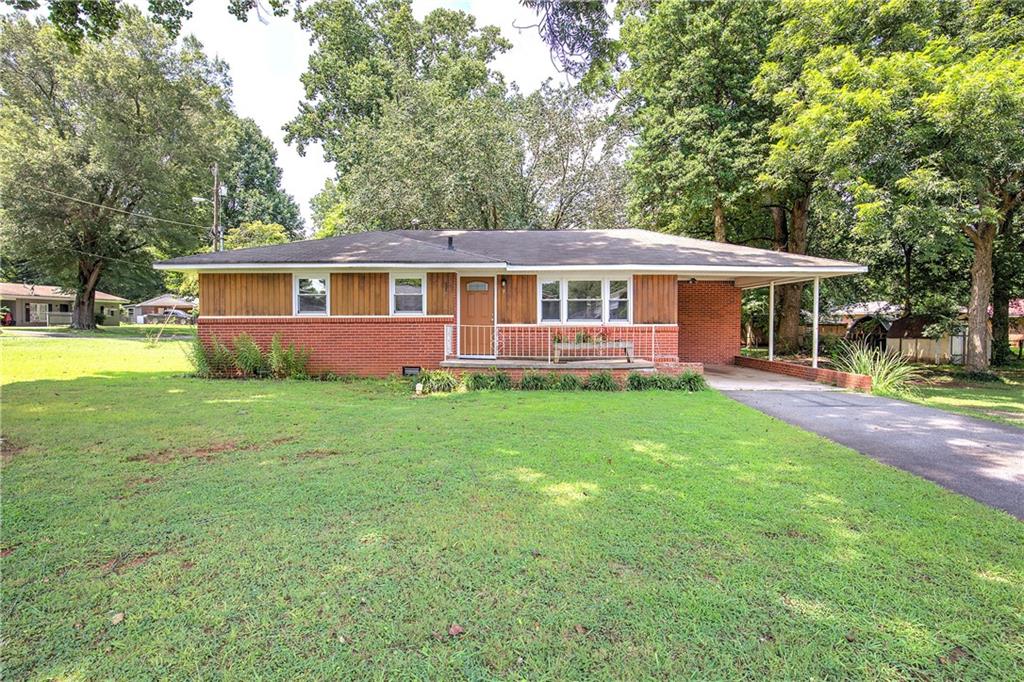 7 West Drive Property Photo 1