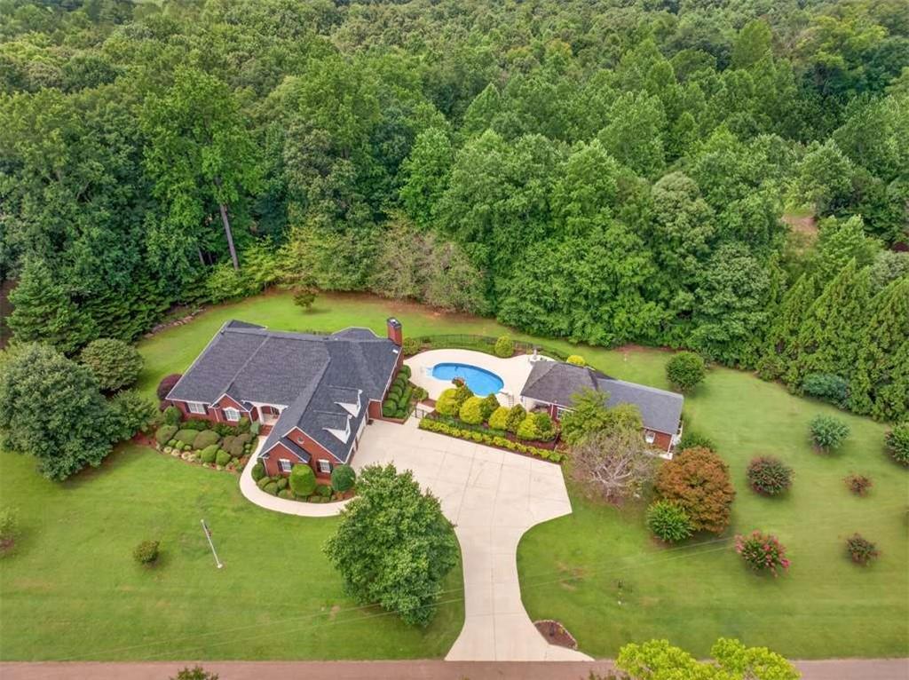 1077 Scales Creek Road Property Photo 1
