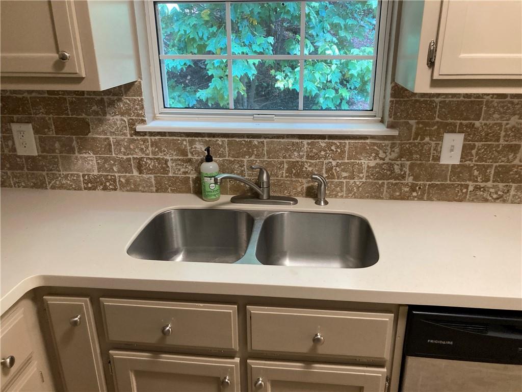 6110 Lakeside Court Property Photo 7