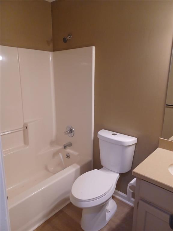 6110 Lakeside Court Property Photo 9