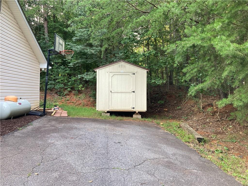 6110 Lakeside Court Property Photo 16