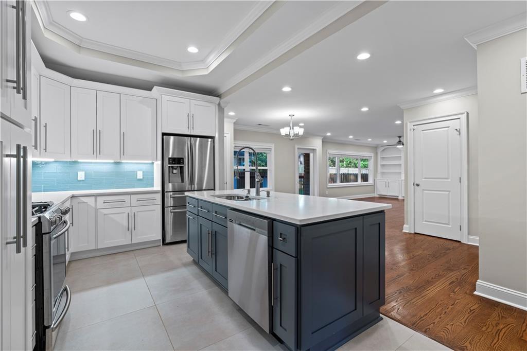 1841 Gainsborough Drive Property Photo 3