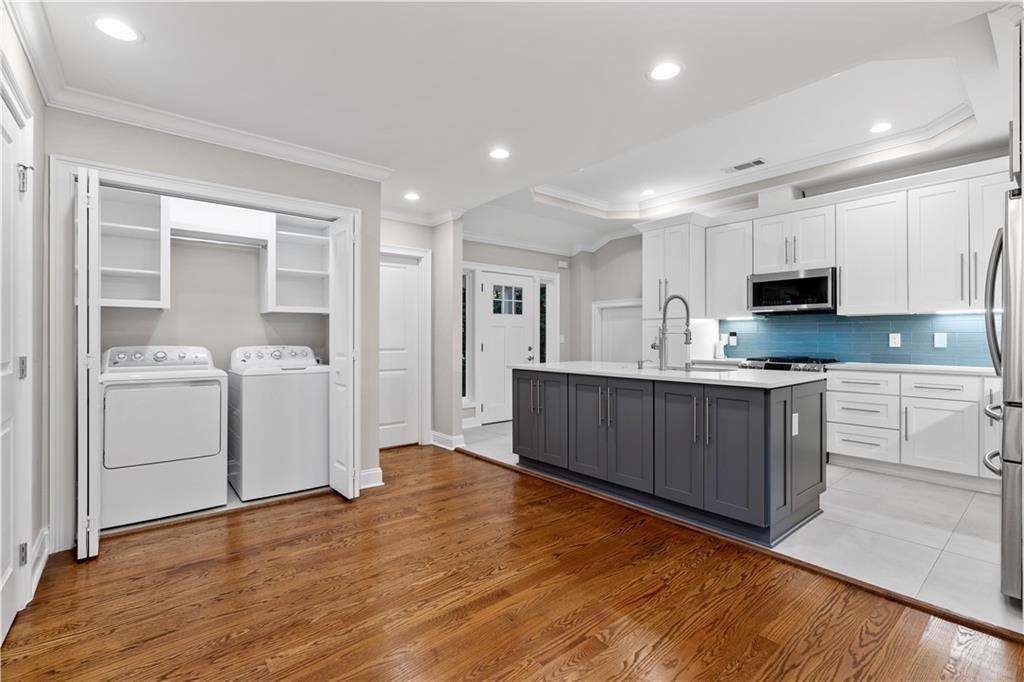 1841 Gainsborough Drive Property Photo 10