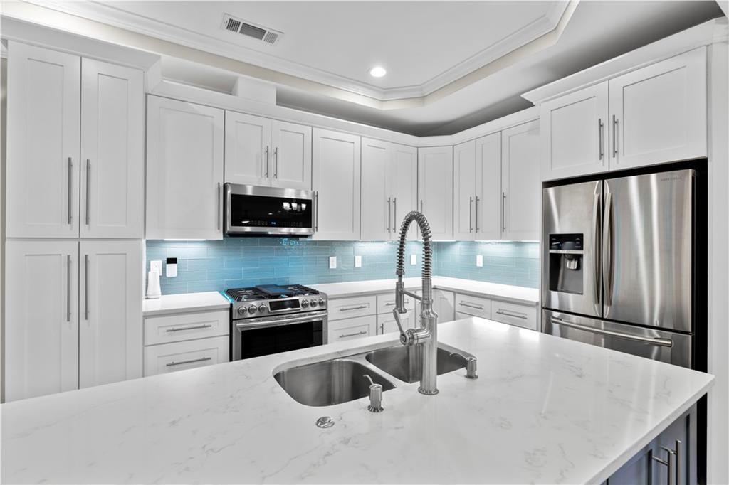 1841 Gainsborough Drive Property Photo 11