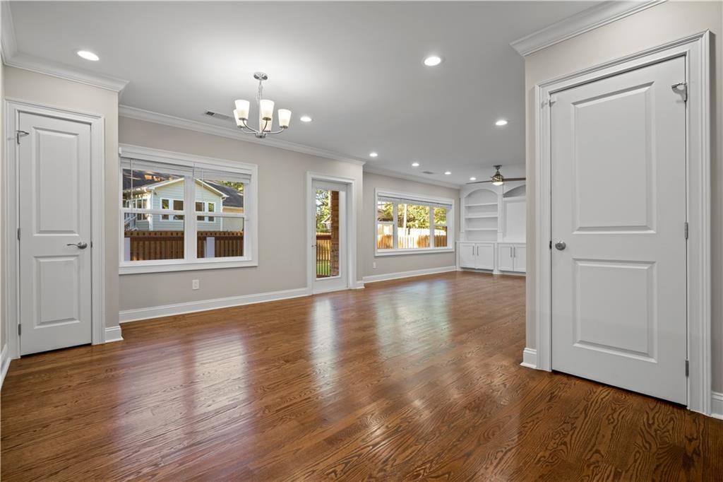 1841 Gainsborough Drive Property Photo 12