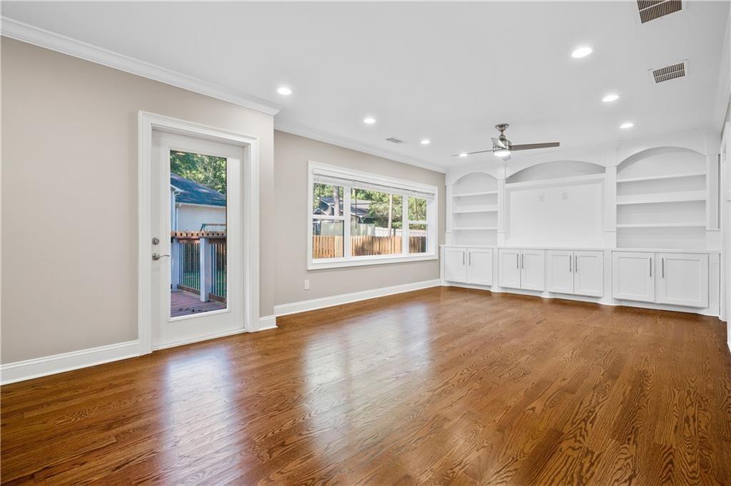 1841 Gainsborough Drive Property Photo 13