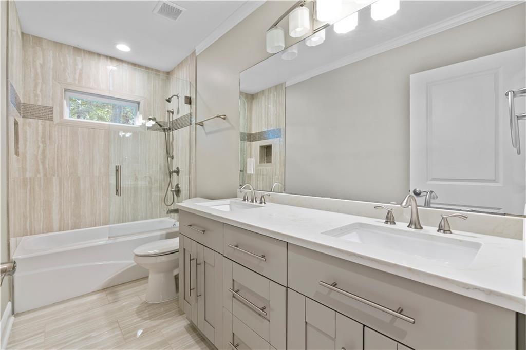 1841 Gainsborough Drive Property Photo 16