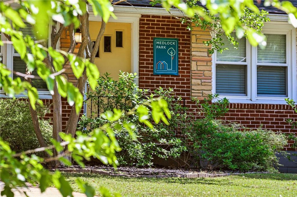2670 Woodridge Drive Property Photo 2