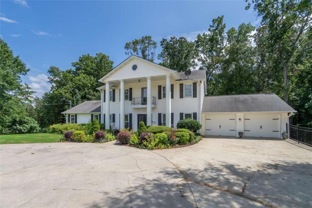 2811 Ike Stone Road Property Photo 4