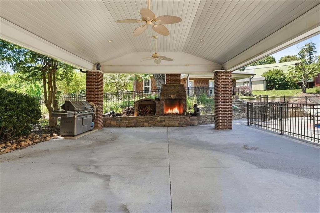 111 Brown Loop Spur Nw Property Photo 44