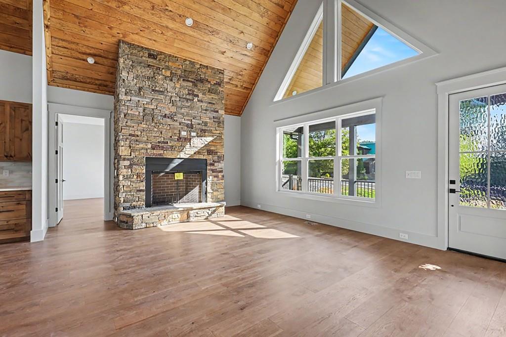 383 Rustic Barn Trail Property Photo 3