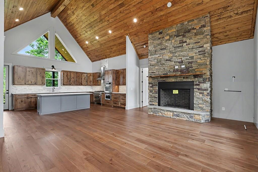 383 Rustic Barn Trail Property Photo 4