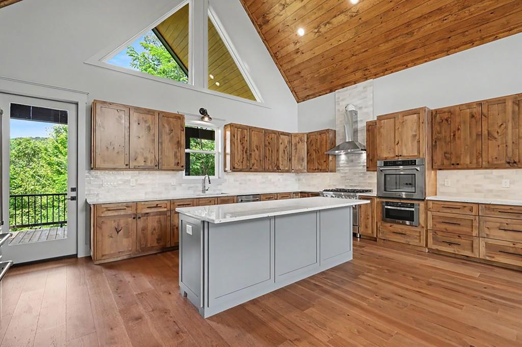 383 Rustic Barn Trail Property Photo 6