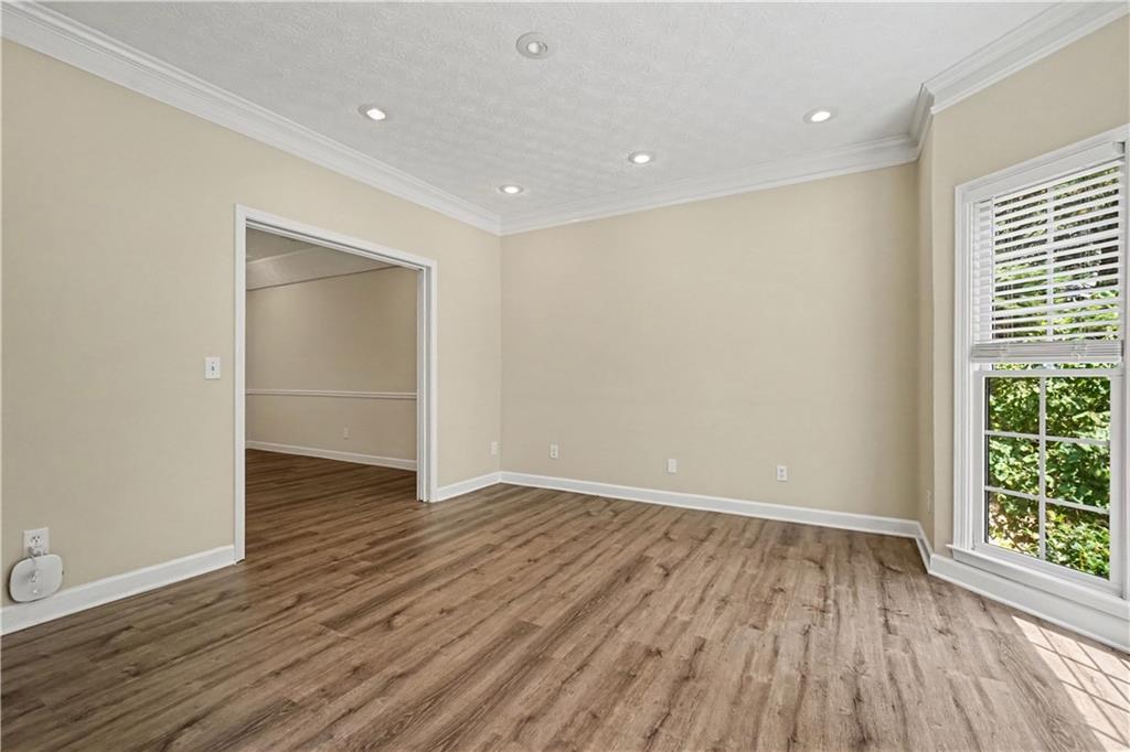 213 Powers Court Property Photo 5