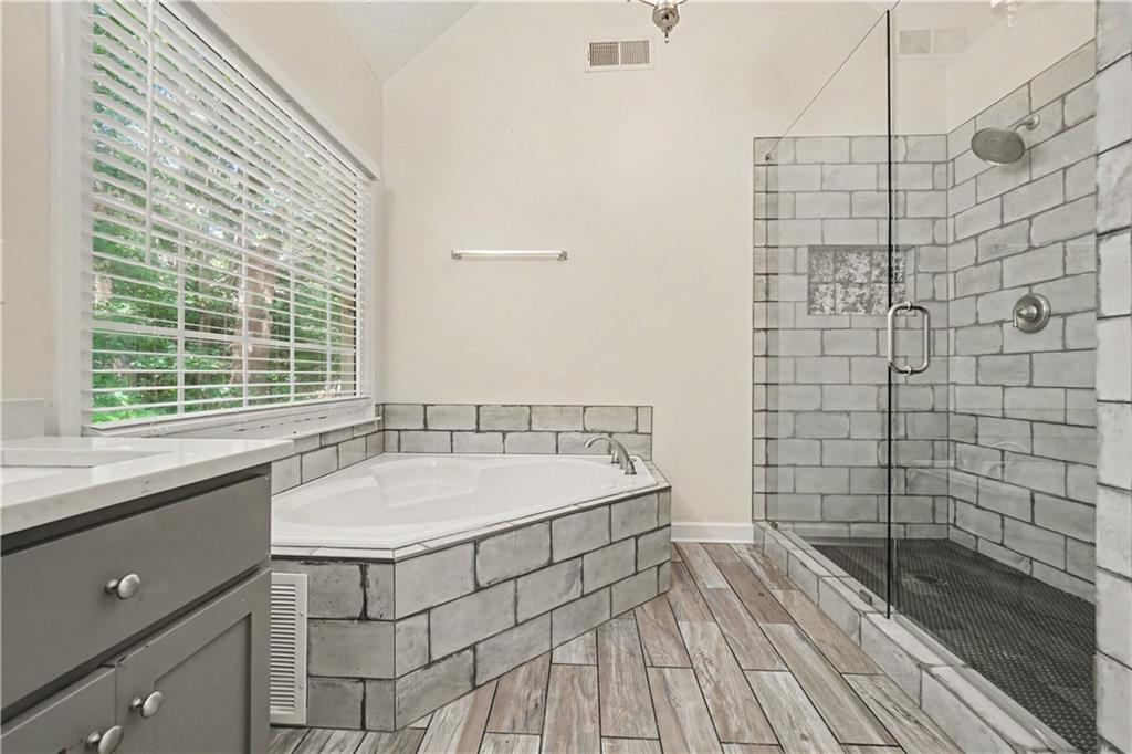 213 Powers Court Property Photo 17