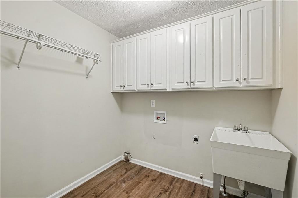 213 Powers Court Property Photo 28