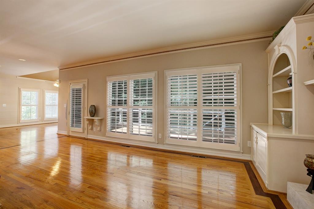 3305 Greencastle Ne Property Photo 10