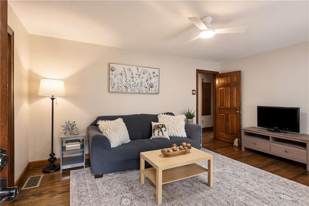 755 Iris Terrace Property Photo 3