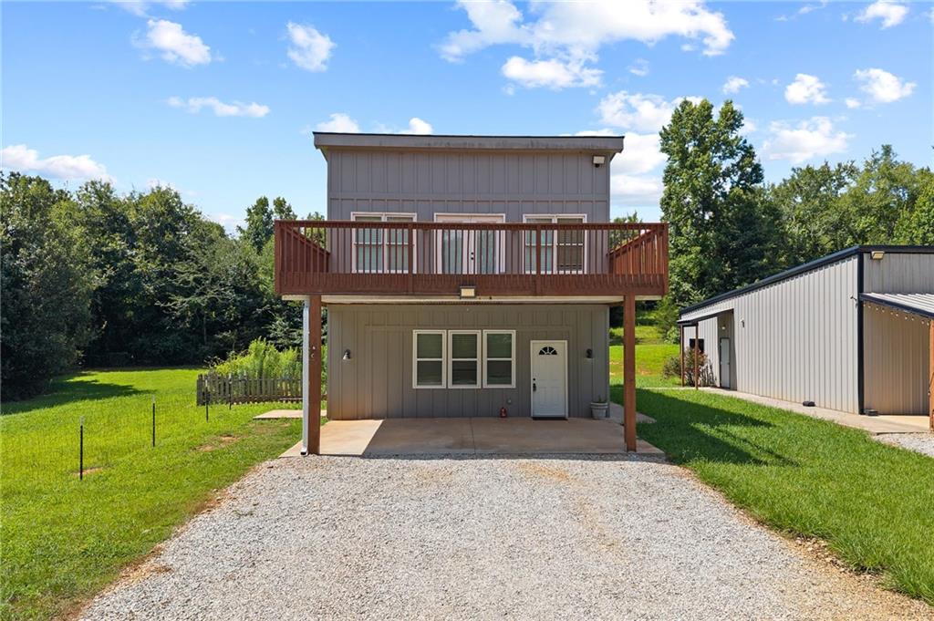 221 Columbus Drive Property Photo 1