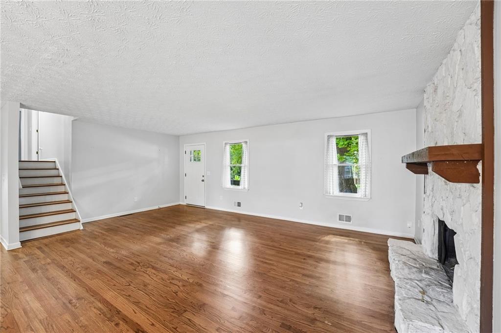 585 Westchester Circle Sw Property Photo 7