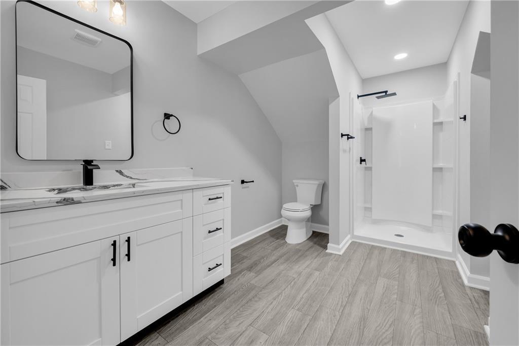 1044 Autumn Crest Court Property Photo 17