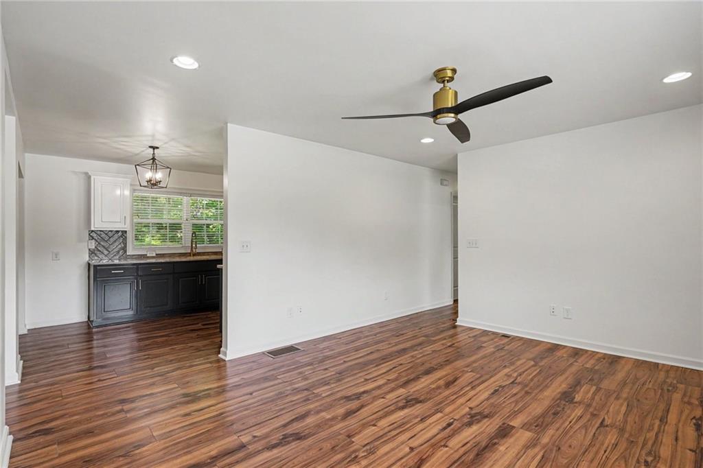 312 W Downing Court Property Photo 9
