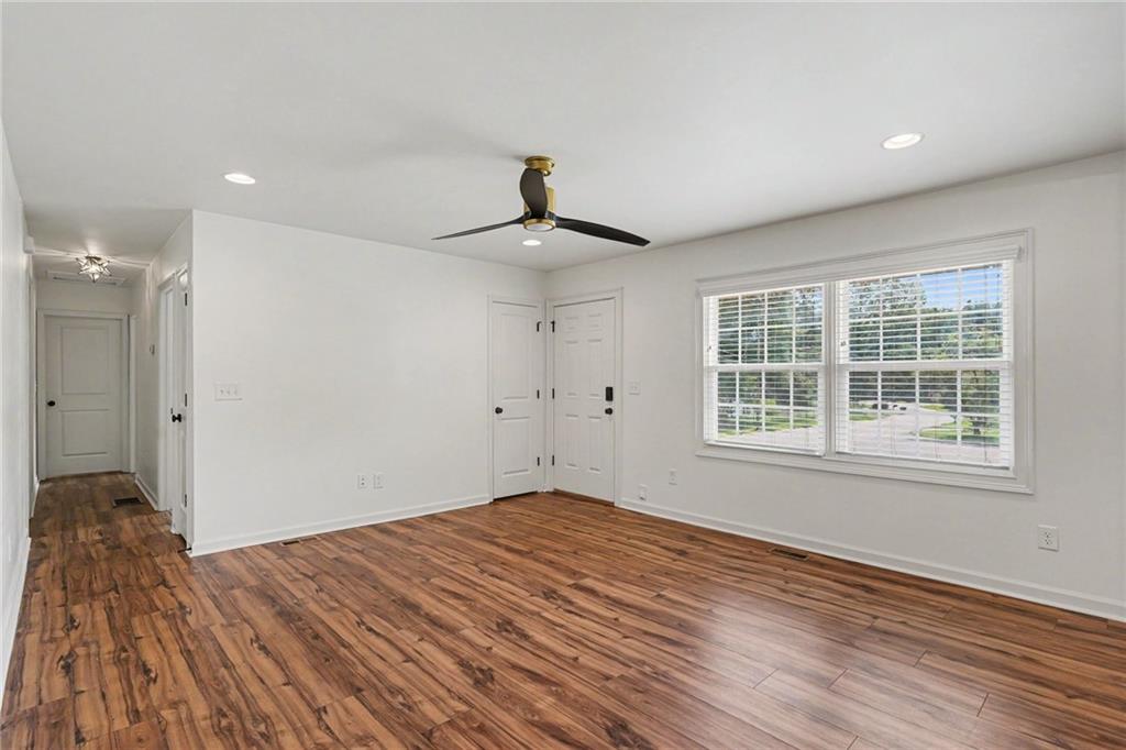 312 W Downing Court Property Photo 10