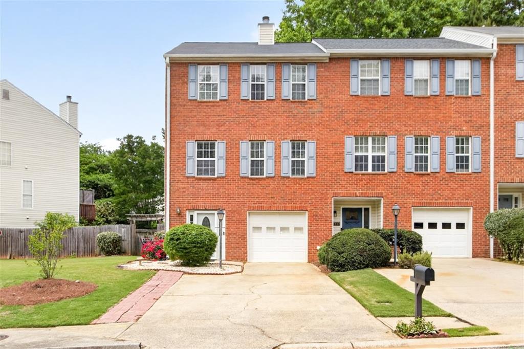 2484 Stonegate Drive Nw Property Photo 1