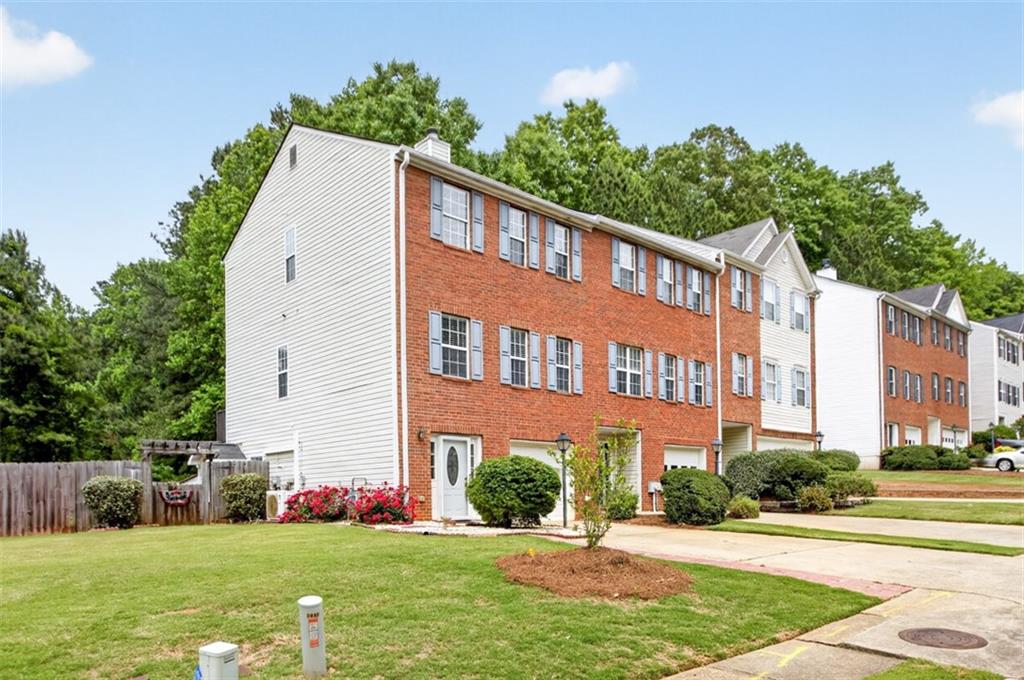2484 Stonegate Drive Nw Property Photo 2