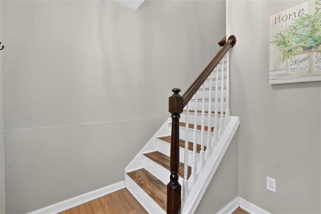 2484 Stonegate Drive Nw Property Photo 3