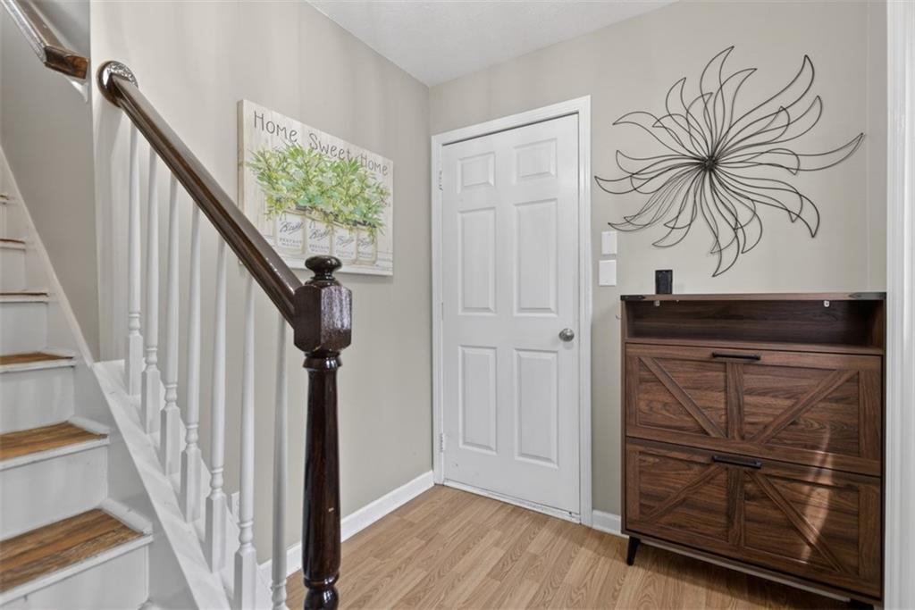 2484 Stonegate Drive Nw Property Photo 4