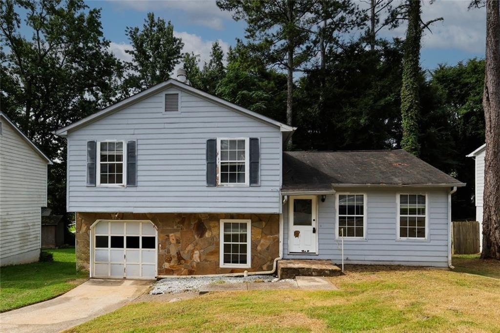 5589 Emerald Glen