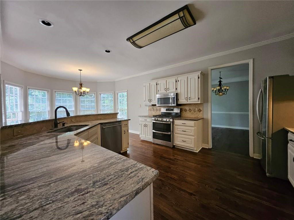 450 Eastbourne Way Property Photo 7