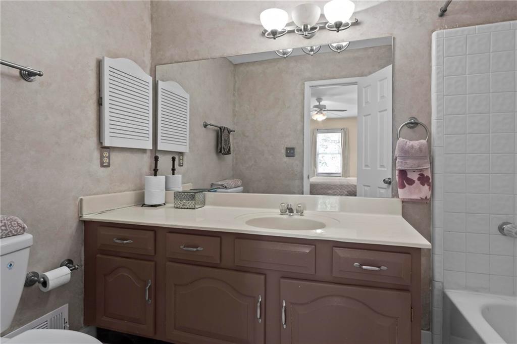 573 Salem Woods Drive Se Property Photo 14
