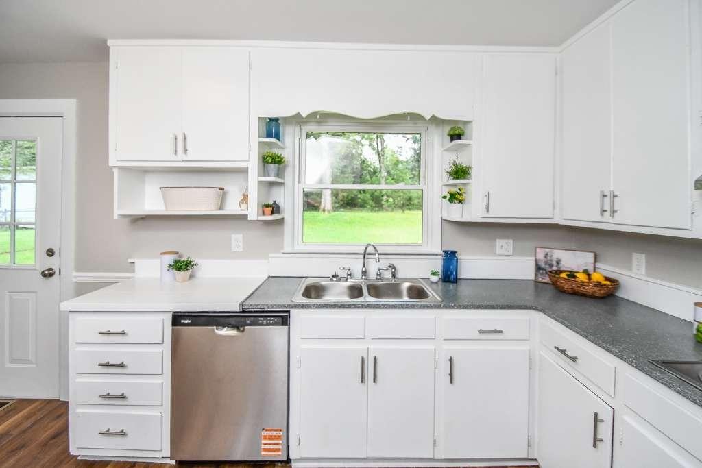 105 Elaine Terrace Property Photo 6