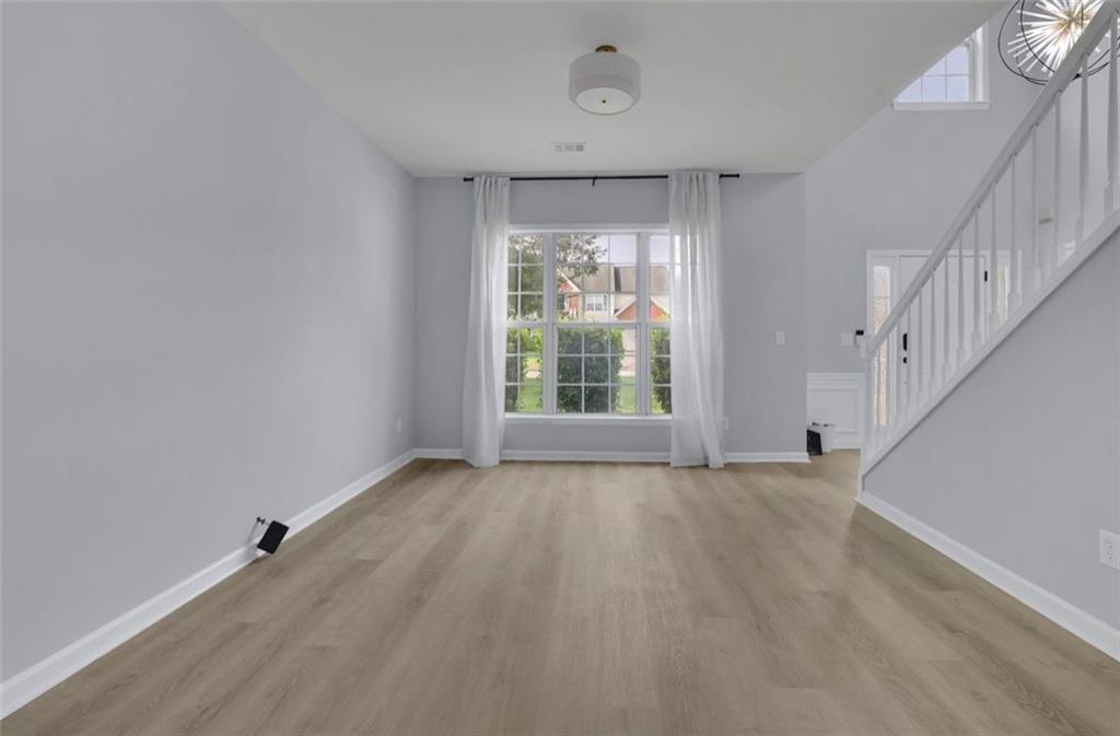 552 Glen Level Circle Property Photo 3