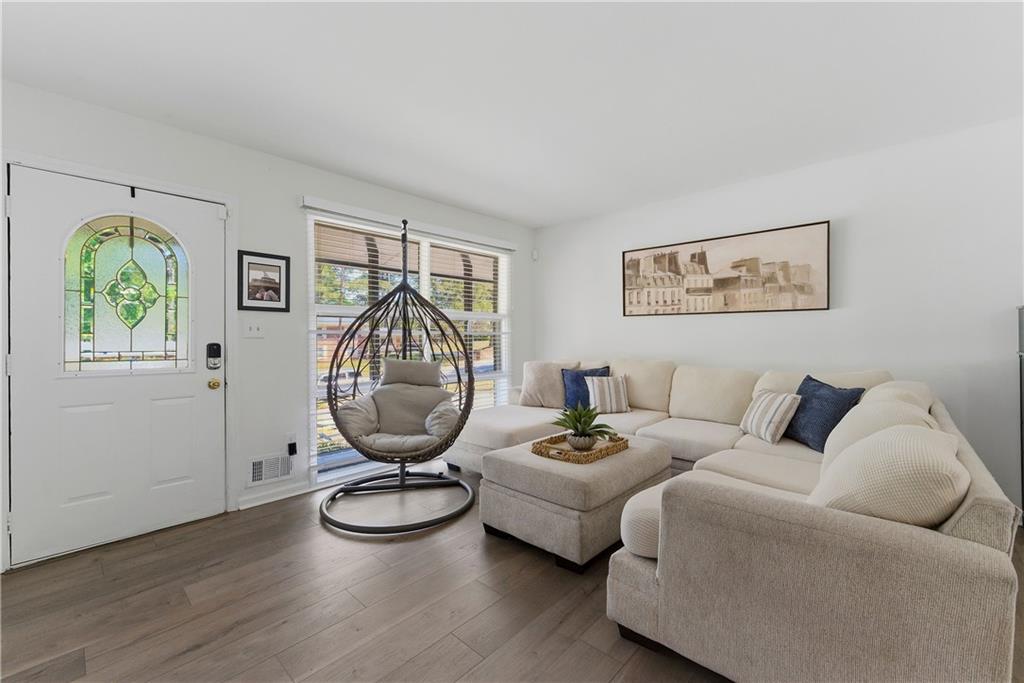 2725 Shoreland Drive Sw Property Photo 5