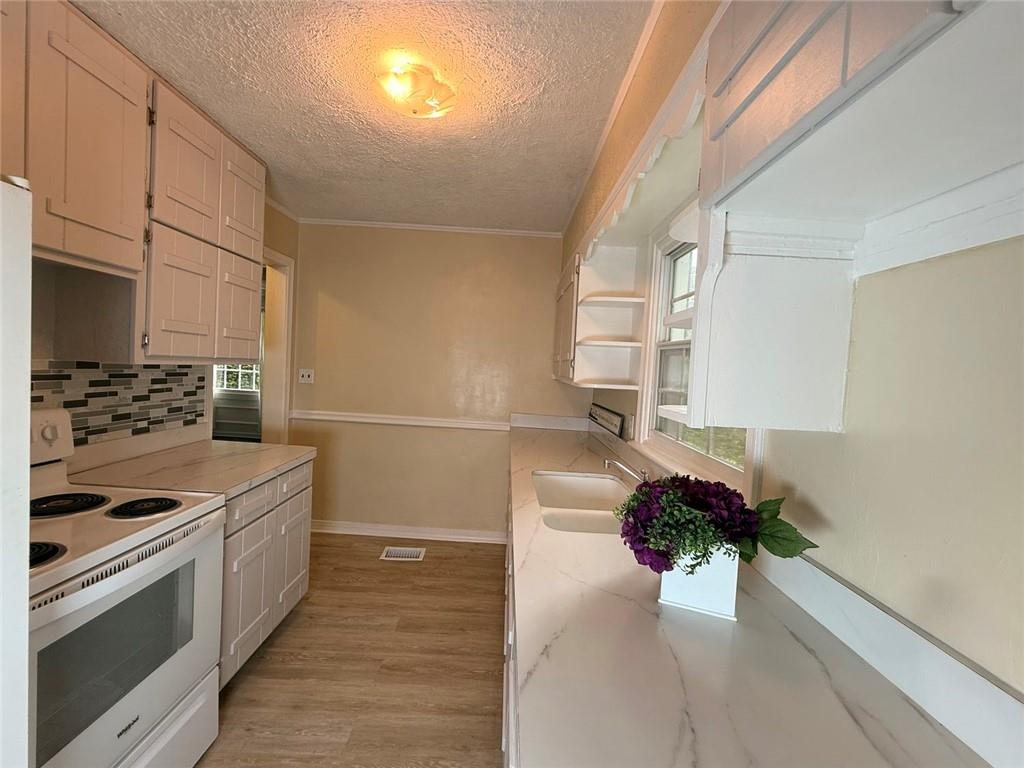 5132 Warner Street Property Photo 6