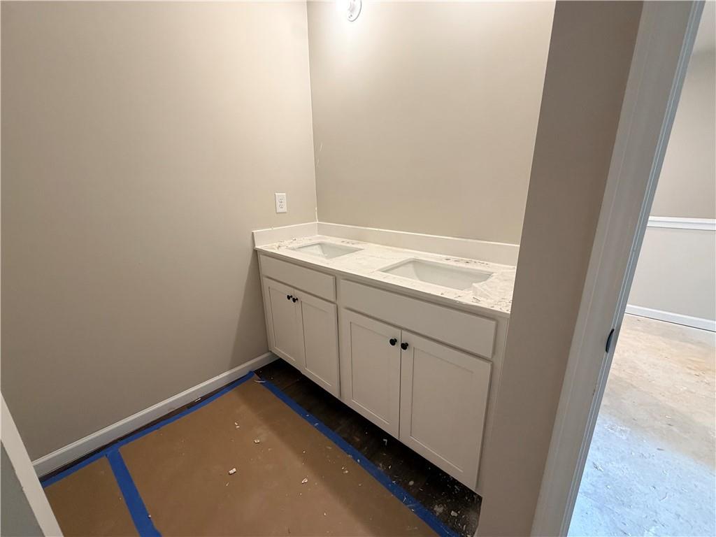 327 Rolling Green Road Property Photo 8