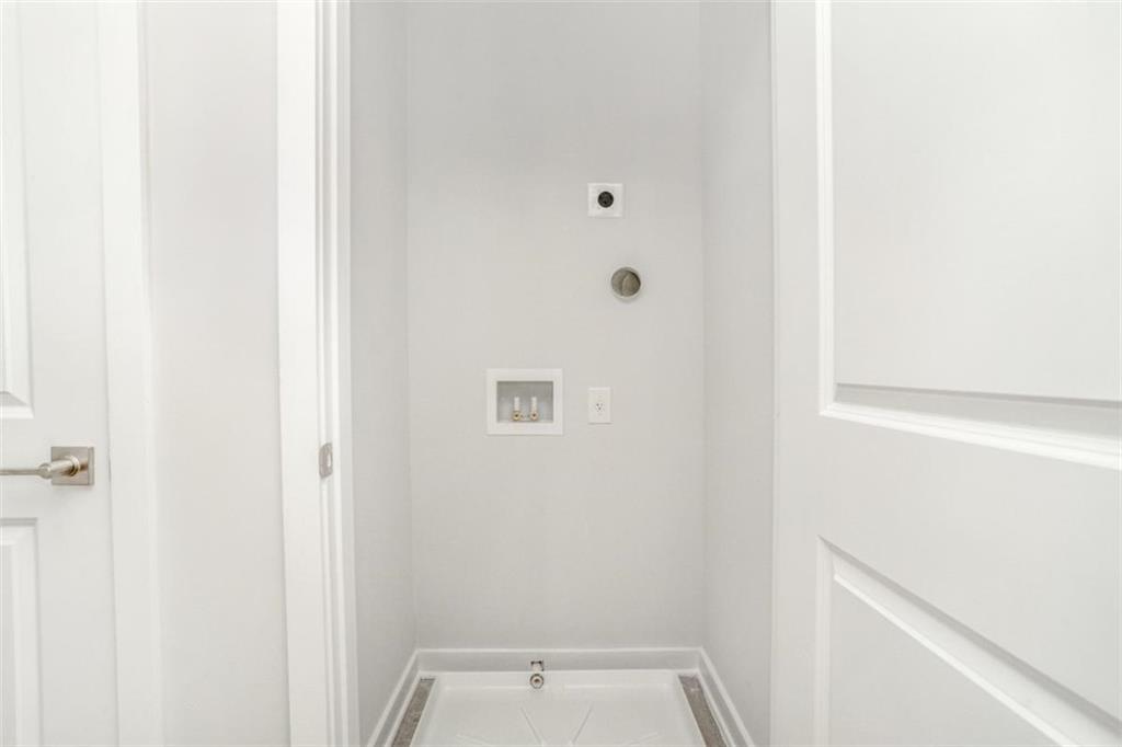 360 Dempsey Drive Property Photo 10