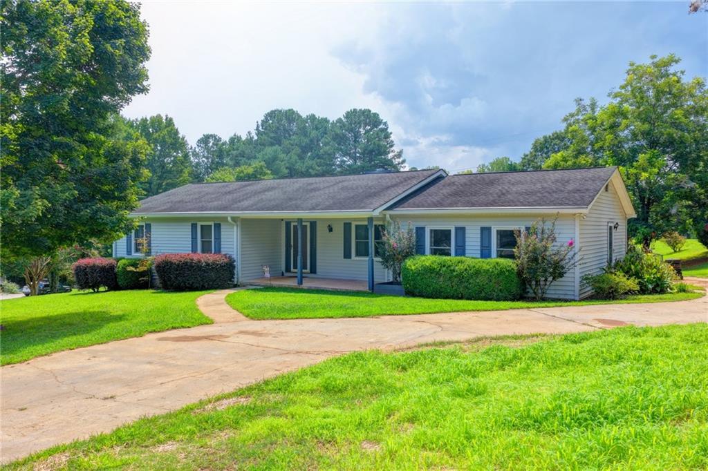 4410 Meadow Trail Property Photo 2